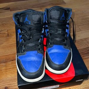 Kids Jordan mid 1s